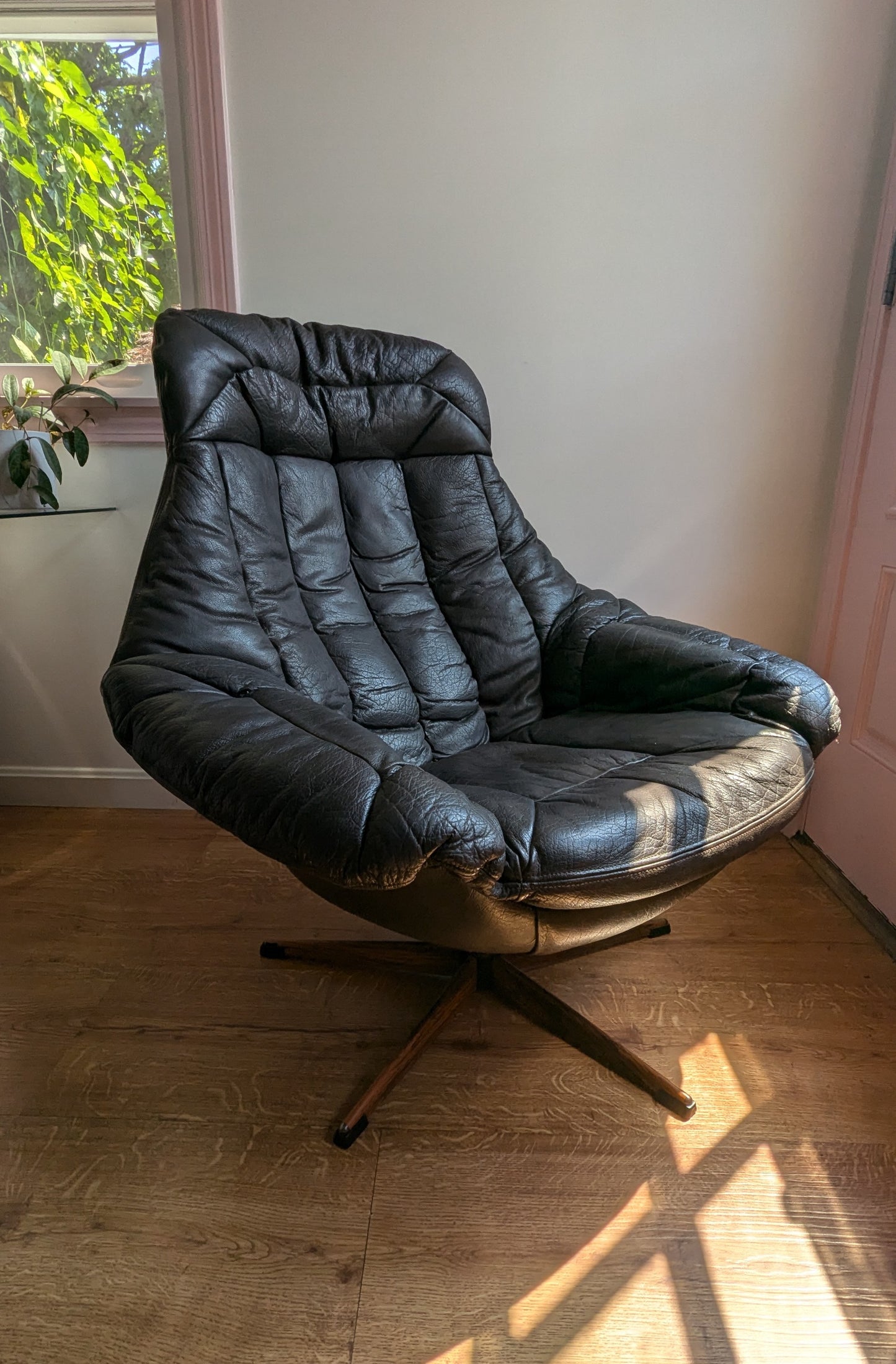 Danish Leather "Silhouette" Pod Chair by h.w. Klein for Bramin
