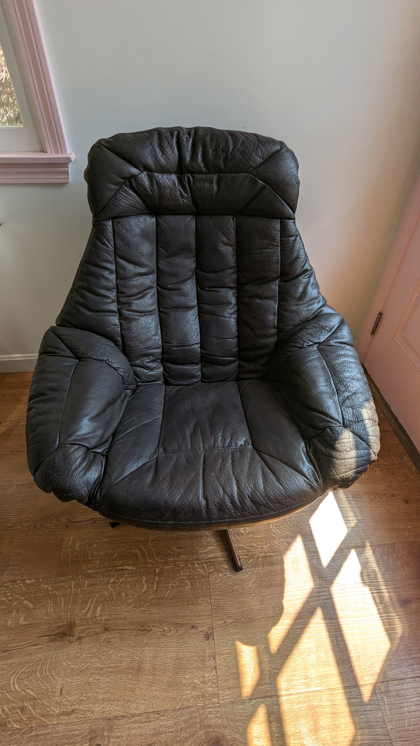 Danish Leather "Silhouette" Pod Chair by h.w. Klein for Bramin
