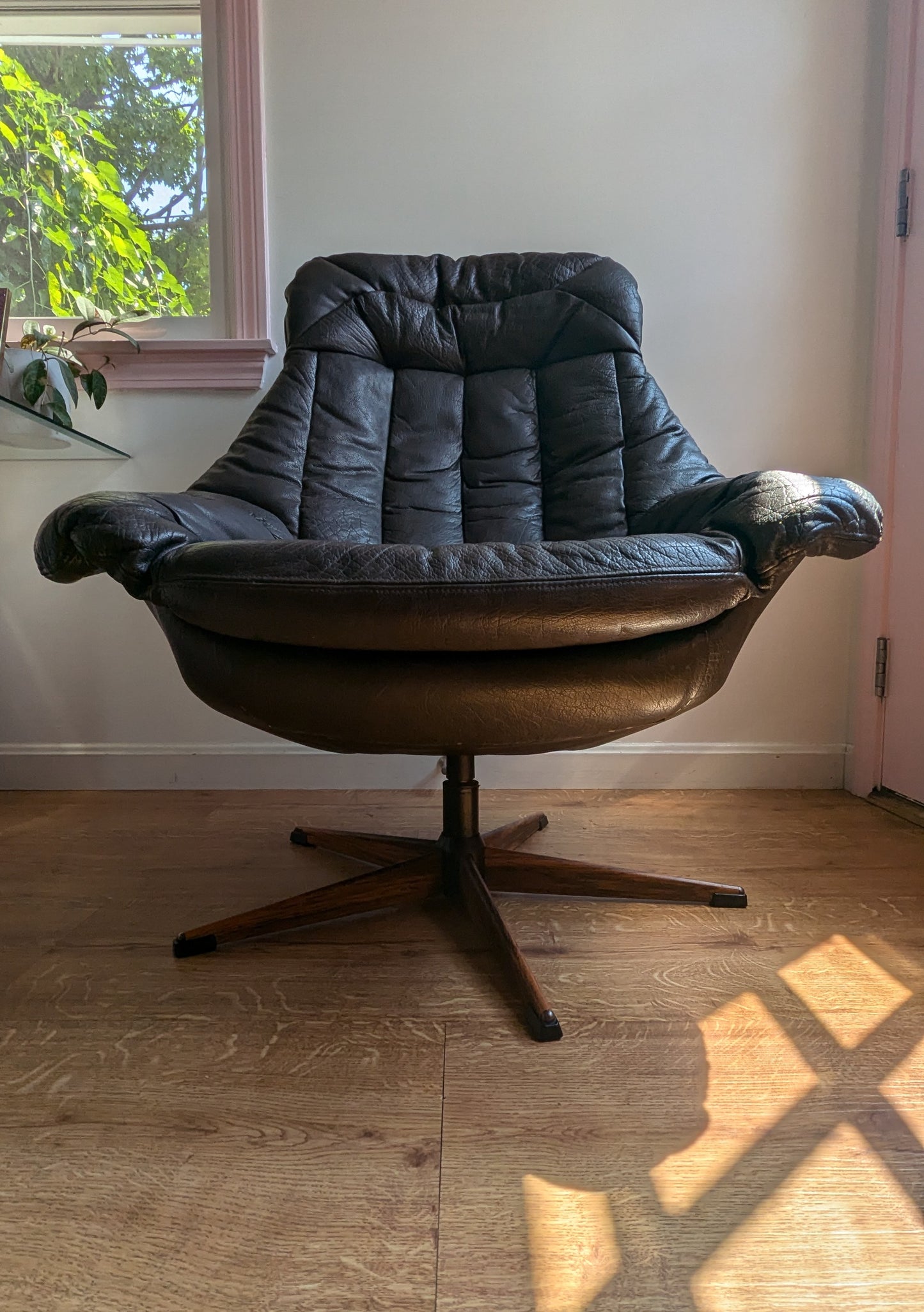 Danish Leather "Silhouette" Pod Chair by h.w. Klein for Bramin