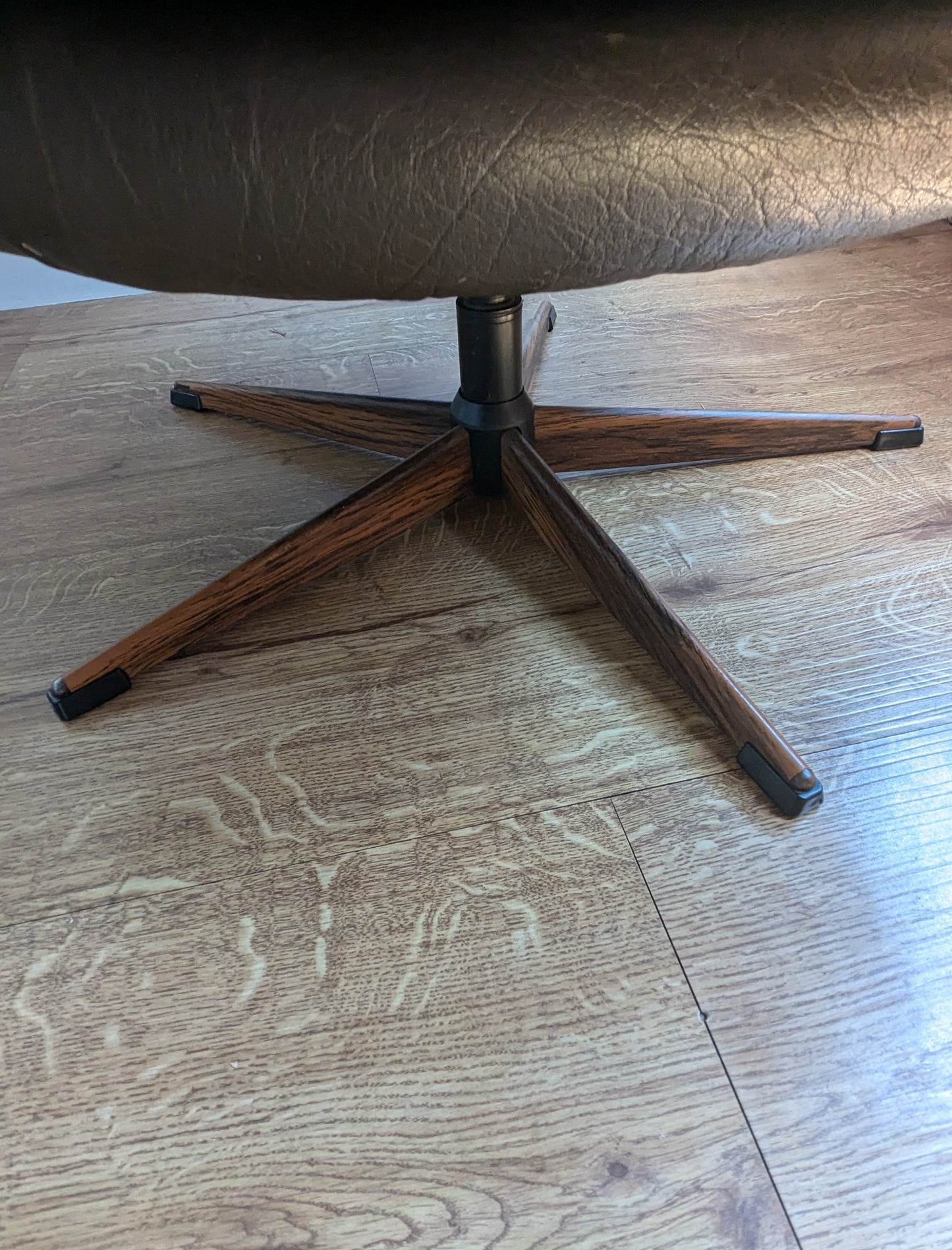 Danish Leather "Silhouette" Pod Chair by h.w. Klein for Bramin
