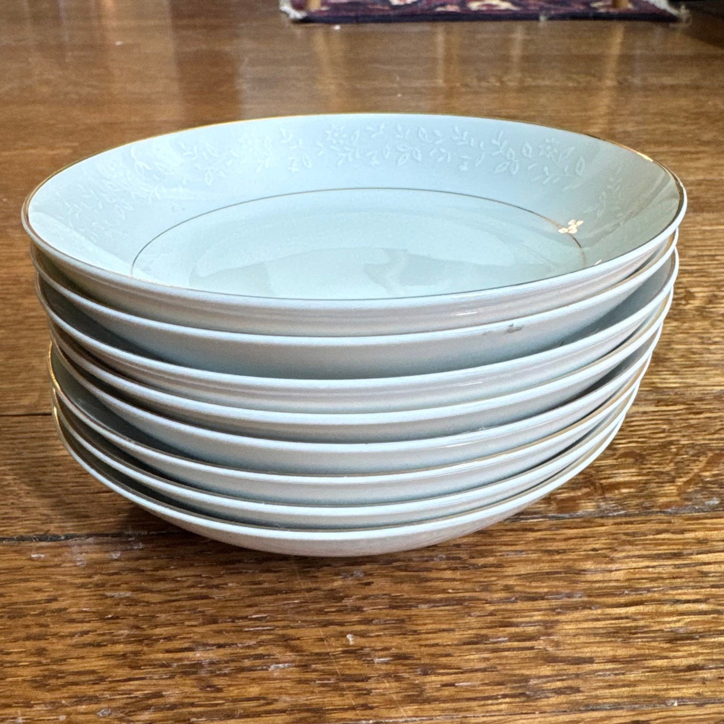 Set of Eight White and Gold Gilded Japanese Bowls