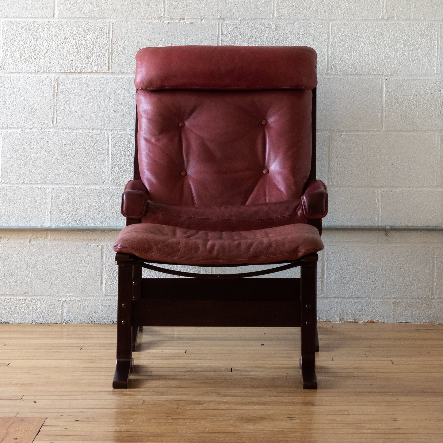 Westnofa "Siesta" Lounge Chair and Ottoman in Rouge Leather
