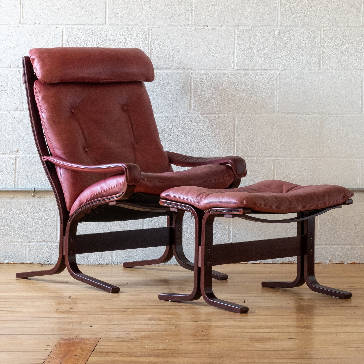 Westnofa "Siesta" Lounge Chair and Ottoman in Rouge Leather
