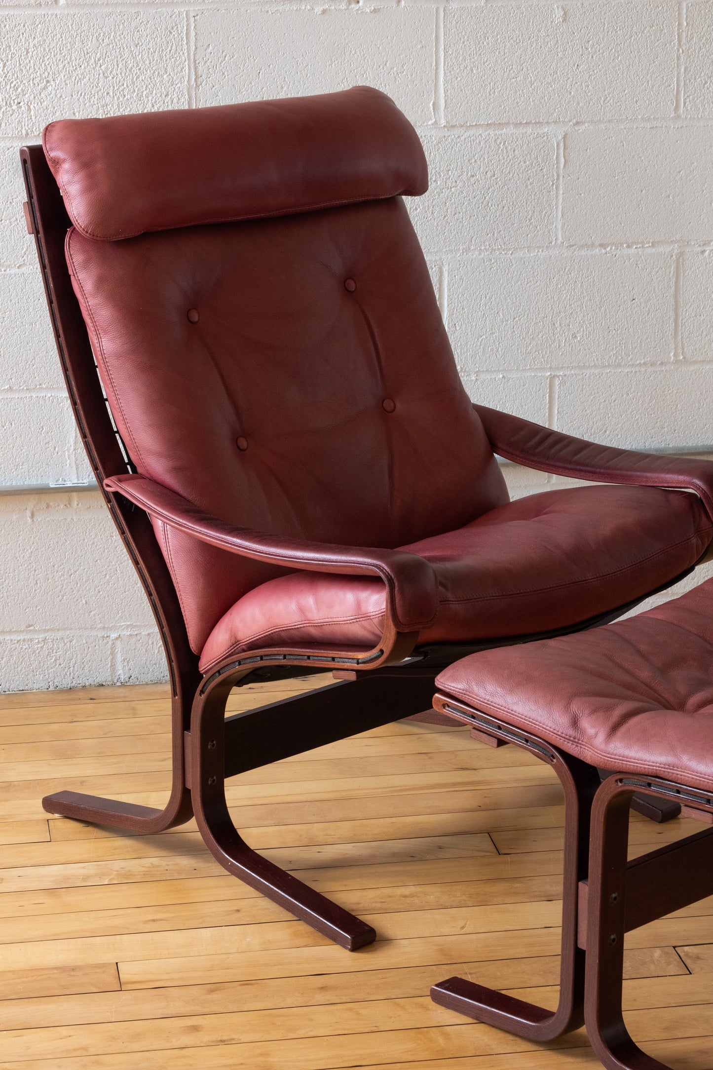 Westnofa "Siesta" Lounge Chair and Ottoman in Rouge Leather