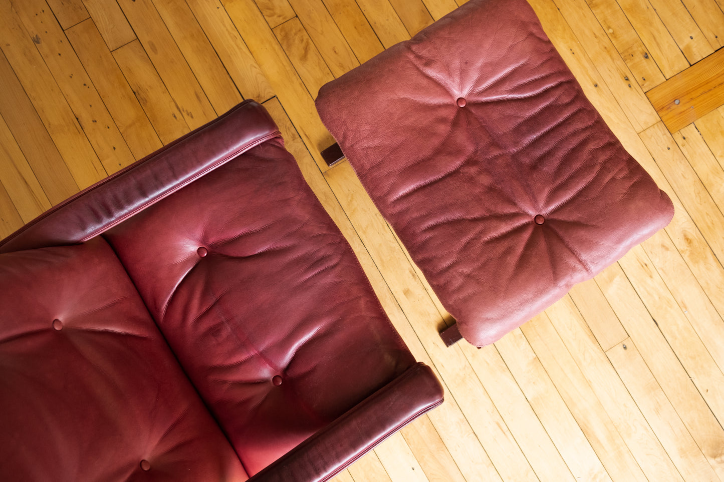 Westnofa "Siesta" Lounge Chair and Ottoman in Rouge Leather