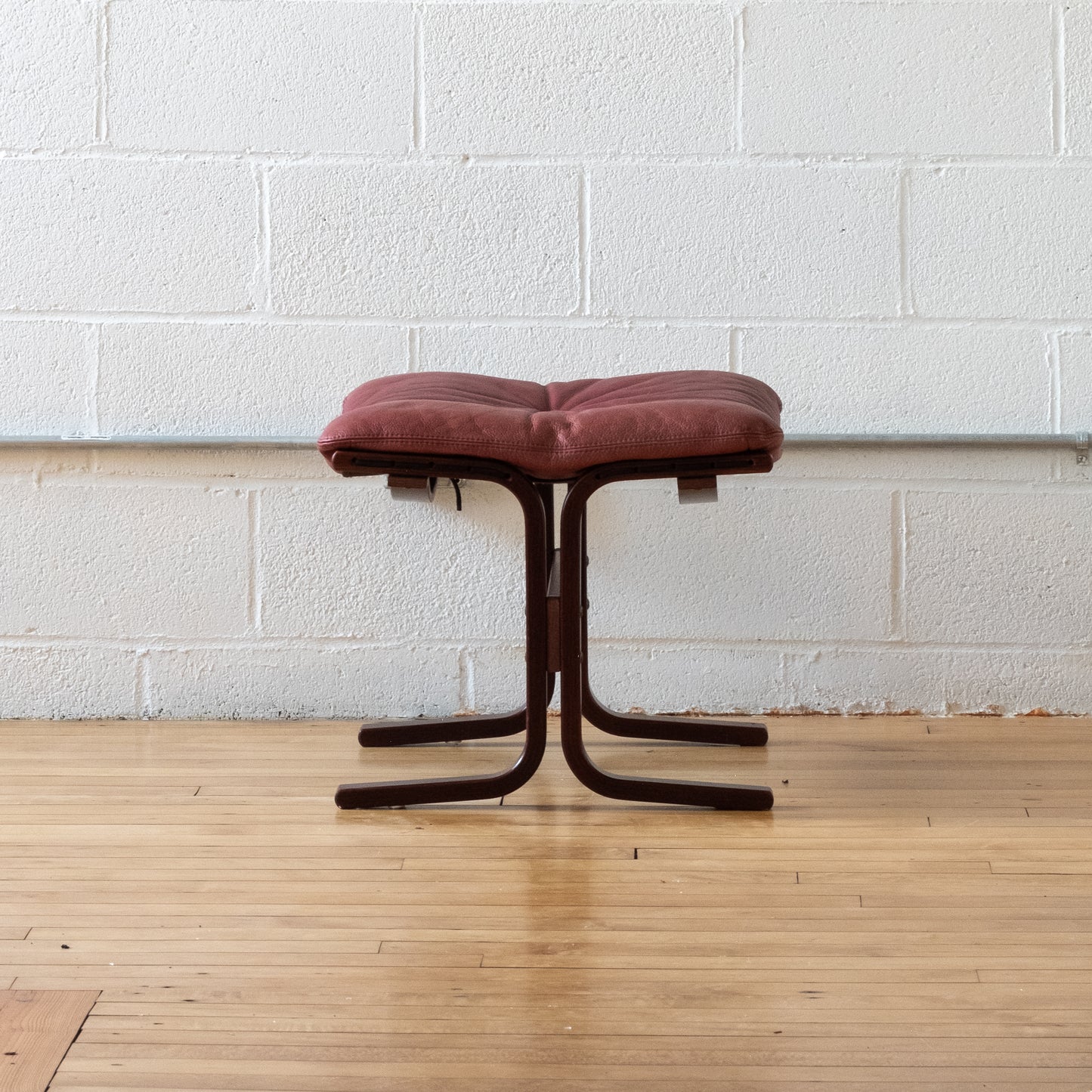 Westnofa "Siesta" Lounge Chair and Ottoman in Rouge Leather