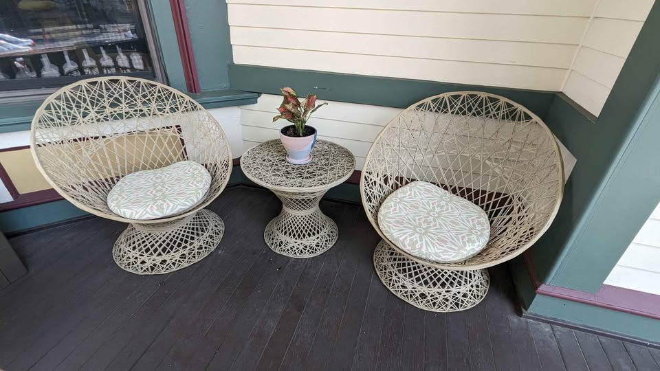 Russell Woodard Patio Set