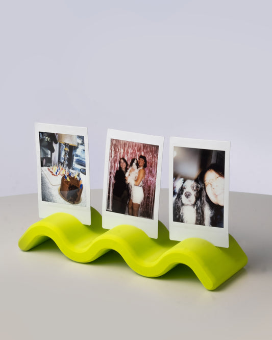 Squiggle Photo Holder in [Cucumber]