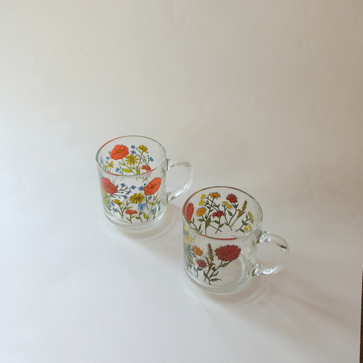 French Vintage 70s Glass Mugs with Wildflower Motifs by Arcoroc