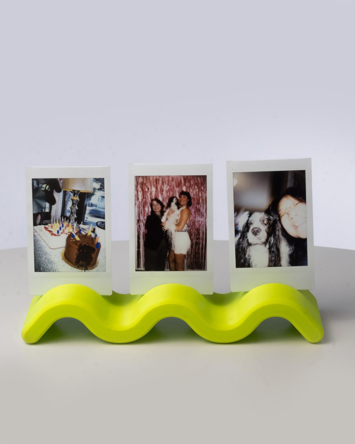 Squiggle Photo Holder in [Cucumber]