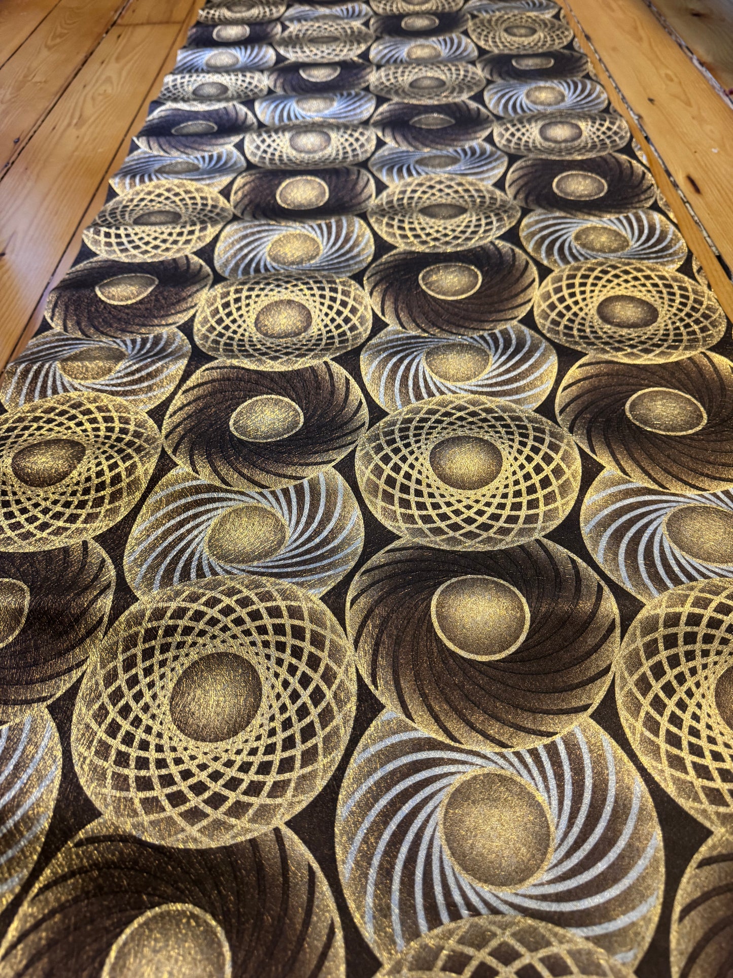 Spirograph Metallic Wallpaper