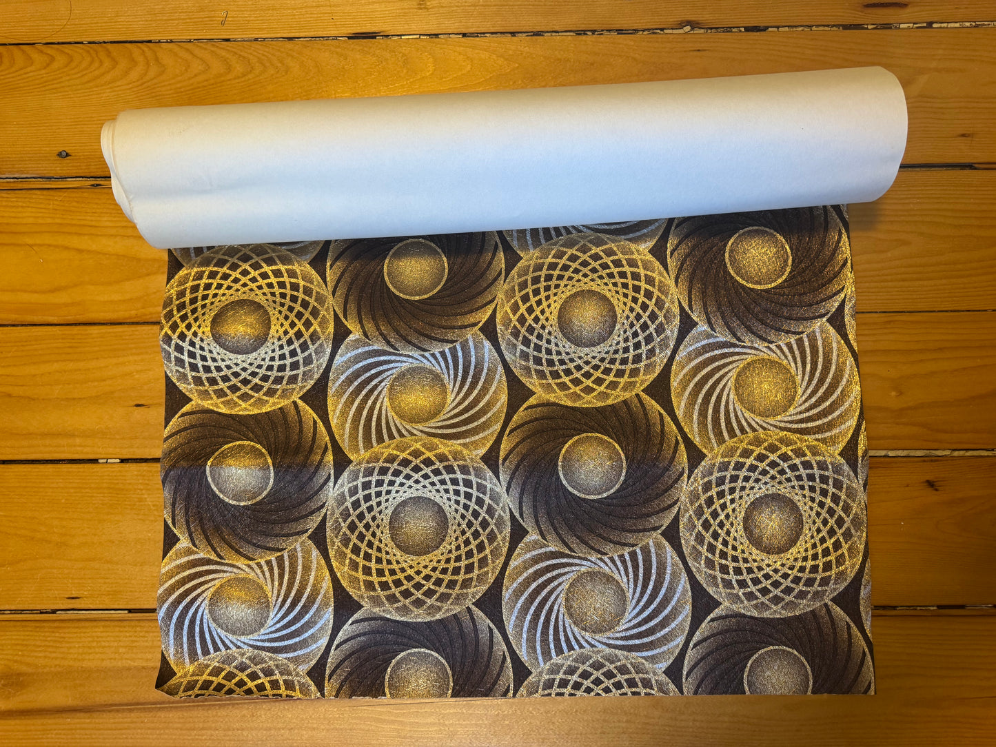 Spirograph Metallic Wallpaper