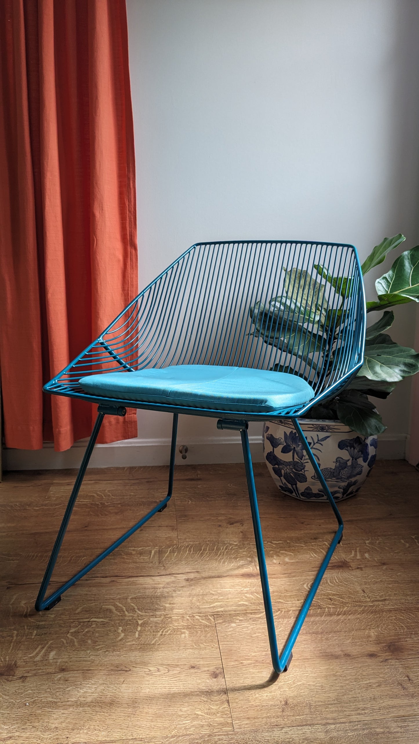 Turquoise Bend Wire Chair