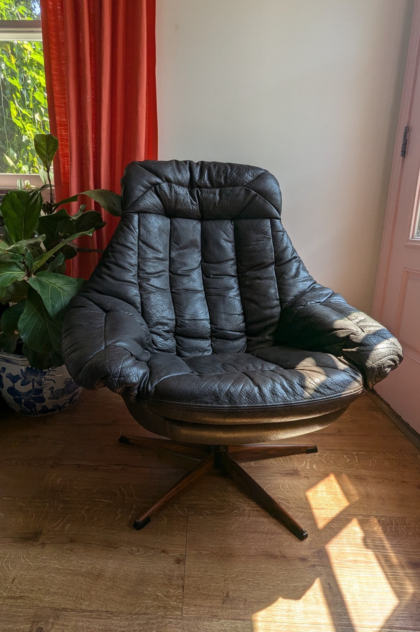 Danish Leather "Silhouette" Pod Chair by h.w. Klein for Bramin