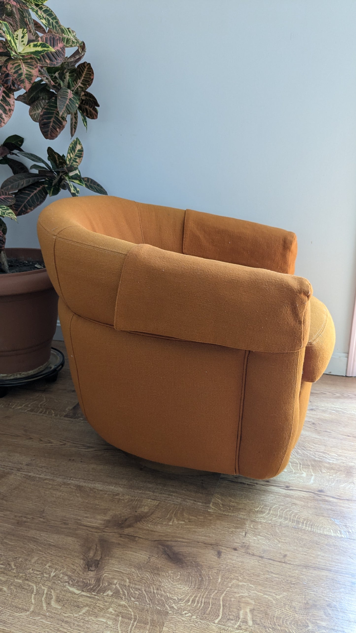Milo Baughman for Thayer Coggin "Roxy" Swivel Chair