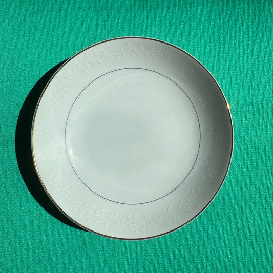 Set of Eight White and Gold Gilded Japanese Bowls